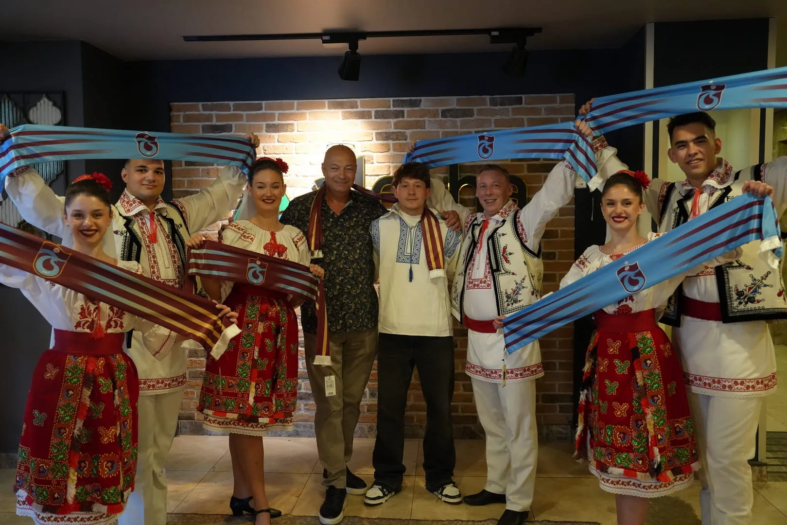 Romen Folklor Ekibi Gösterisi